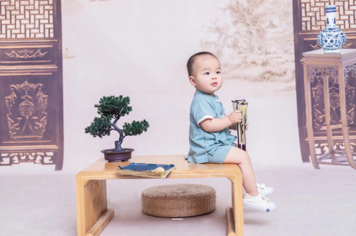 博尔塔拉孕妇肚子上的黑线