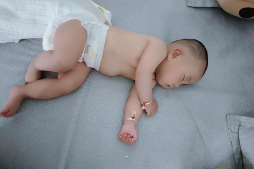 博尔塔拉宝宝短发型女